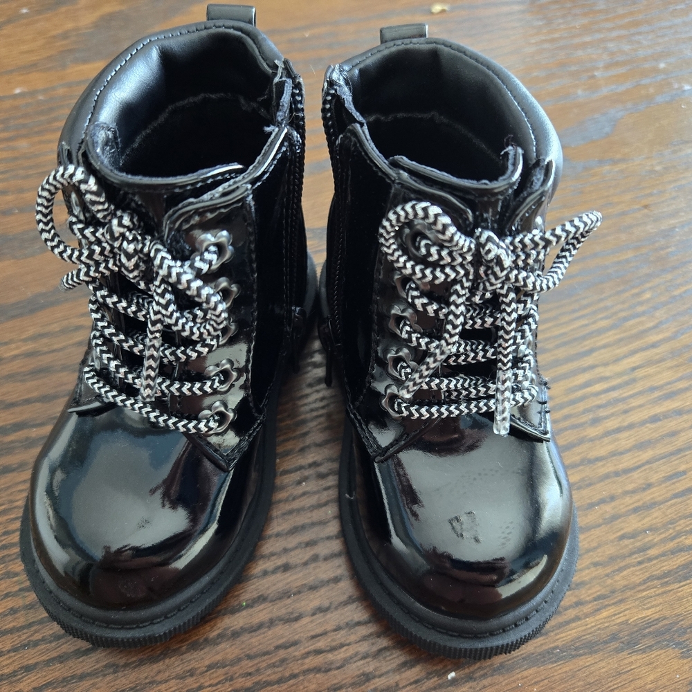 Baby/Toddler Boots: Walmart Brand New - never Worn - size 4